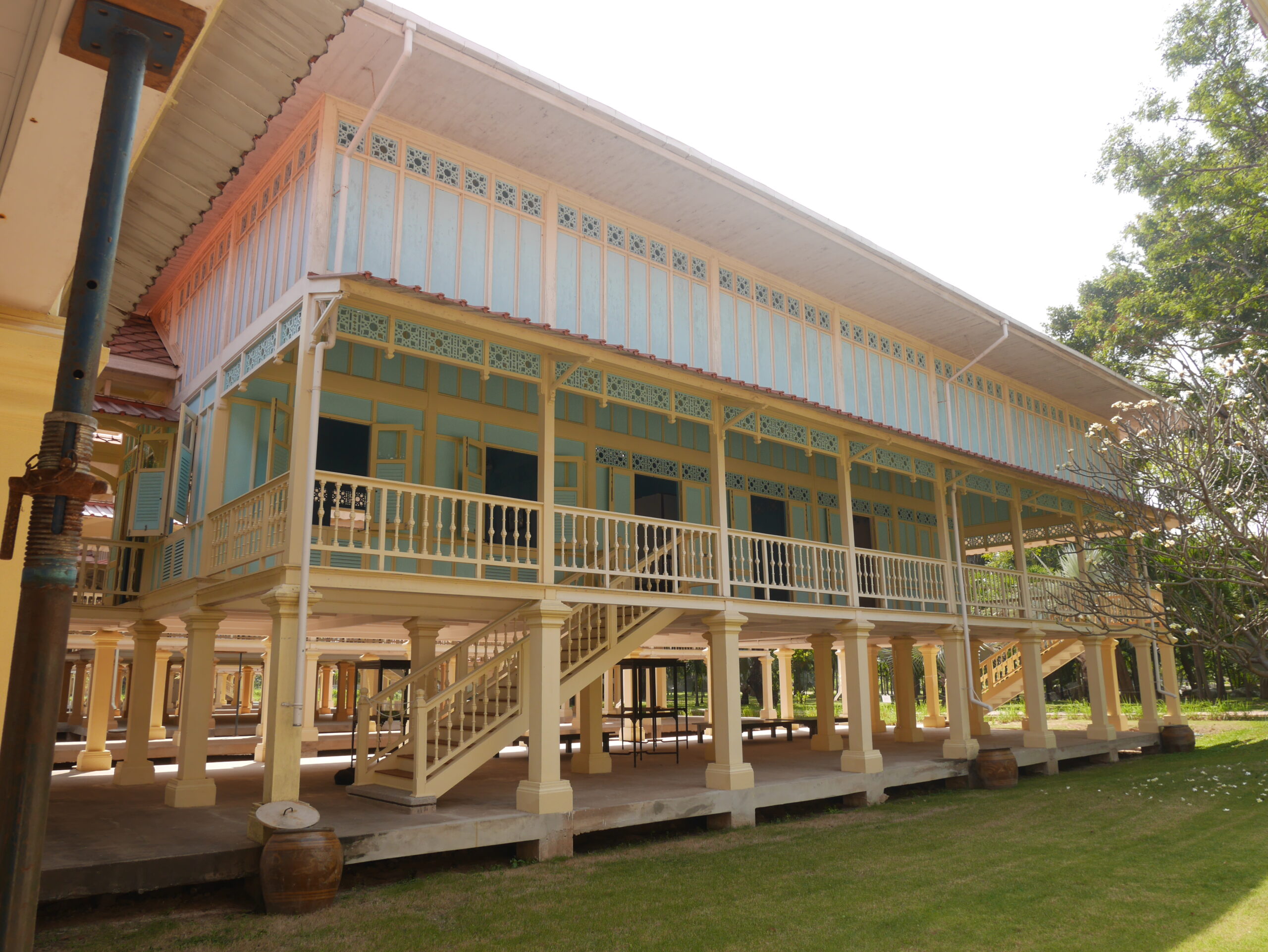 พระราชนิเวศน์มฤคทายวัน